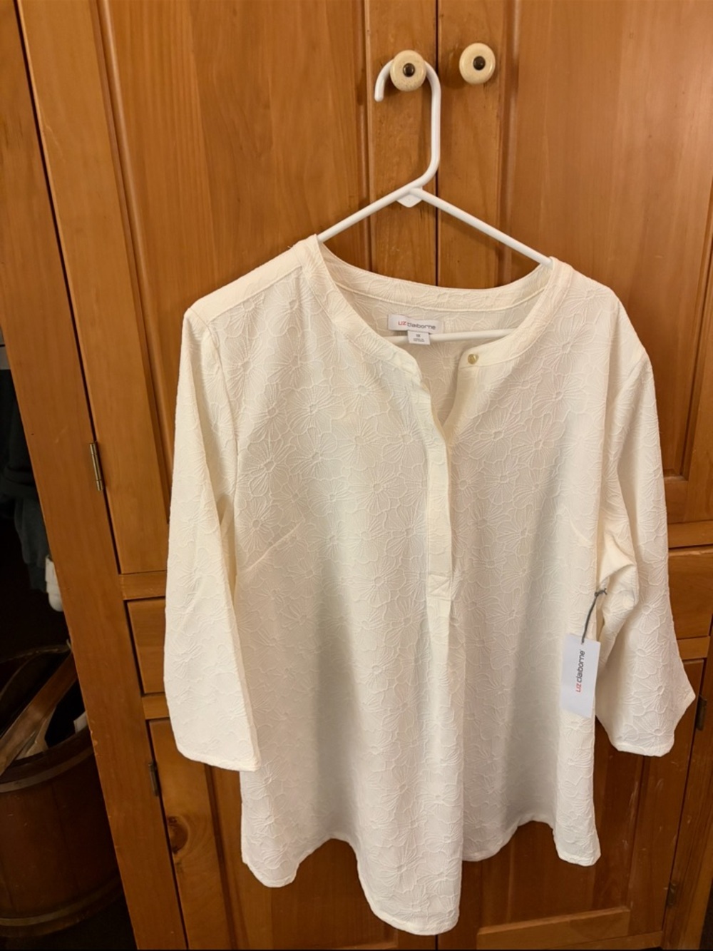 Liz Claiborne Women's 1X "Crema" Floral Textured Blouse